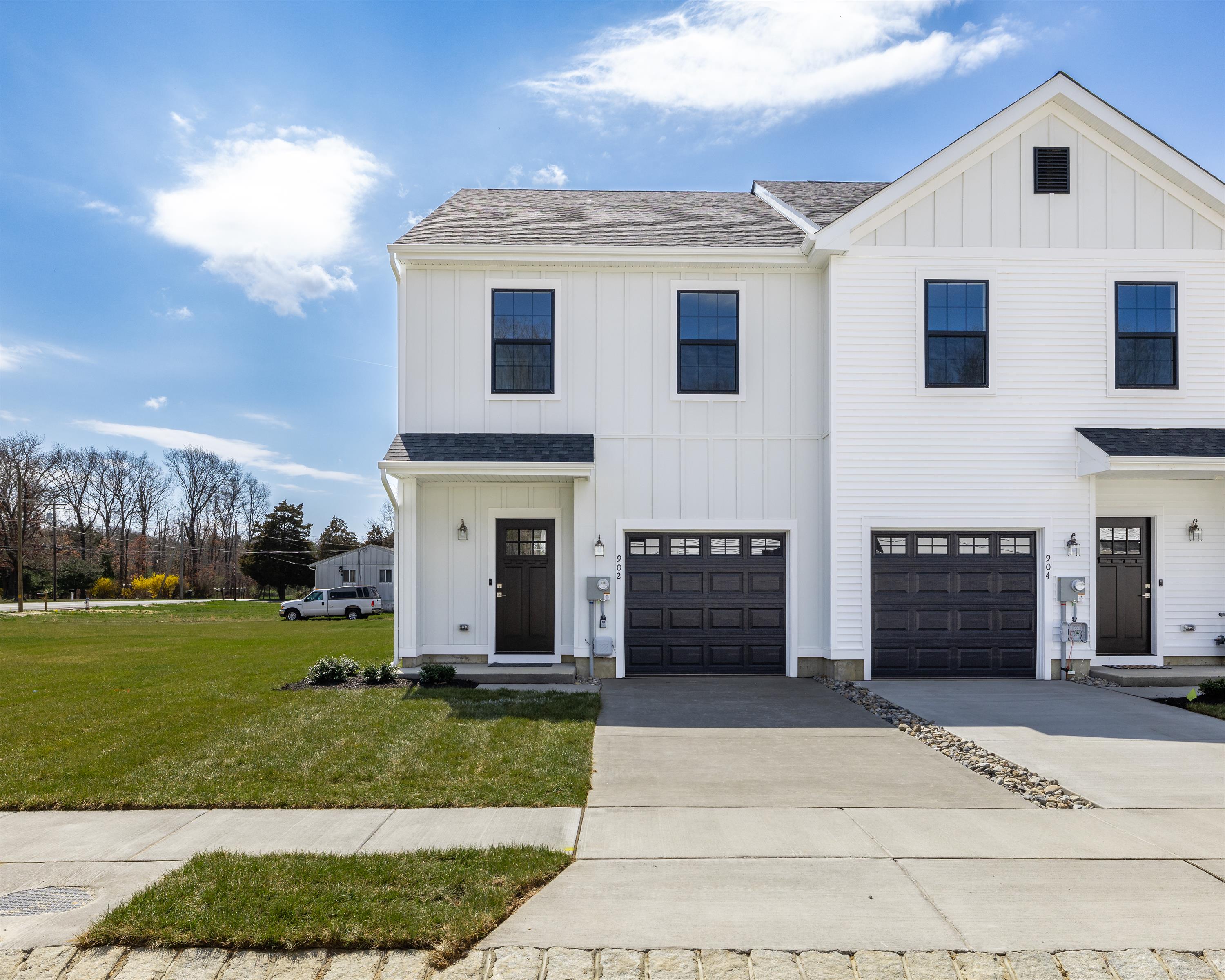 916 Woodview Court